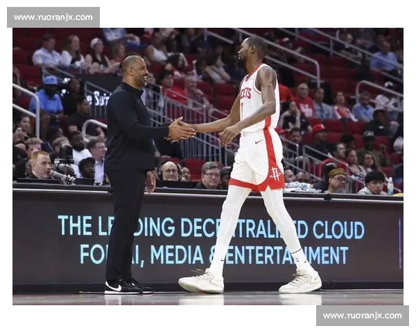 37 分钟 35 分!小卡季前赛火力全开 37 分钟 35 分!小卡季前赛火力全开